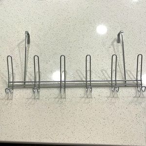 6 hook over the door hook/ towel rack.